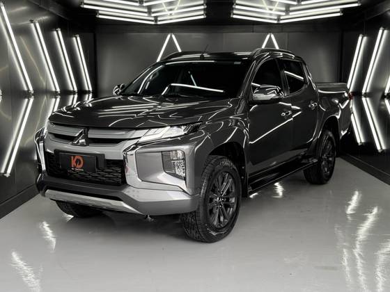 MITSUBISHI L200 TRITON 2.4 16V TURBO DIESEL SPORT HPE CD 4P 4X4 AUTOMÁTICO MITSUBISHI L200 TRITON 2.4 16V TURBO DIESEL SPORT HPE CD 4P 4X4 AUTOMÁTICO